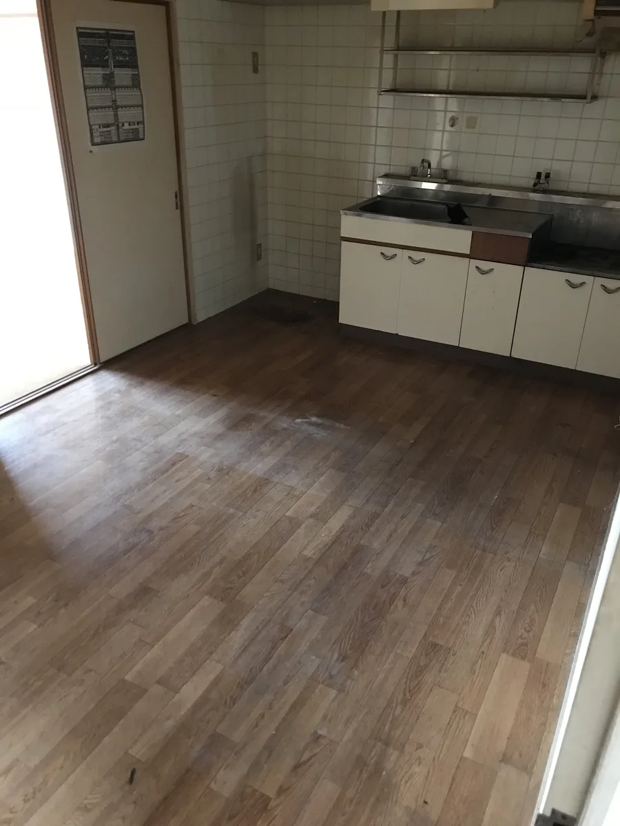 一戸建て片付け後のキッチン — 全ての家財を搬出し清掃済み